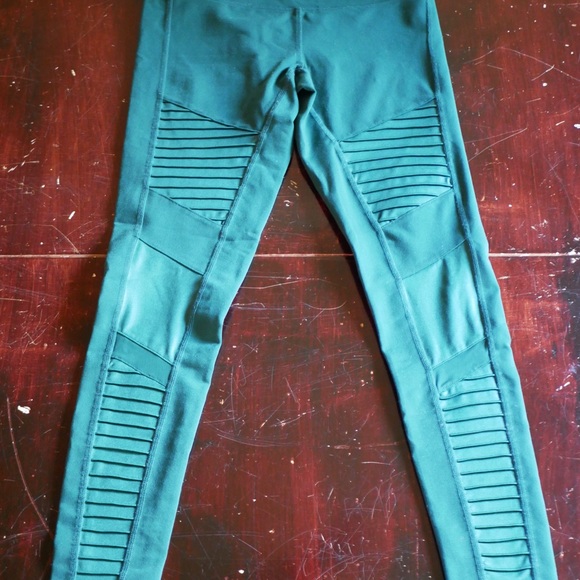 ALO Yoga Pants - Alo Yoga Moto leggings